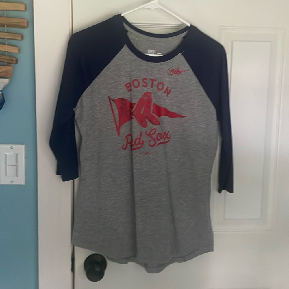 Red Sox women’s shirt size medium